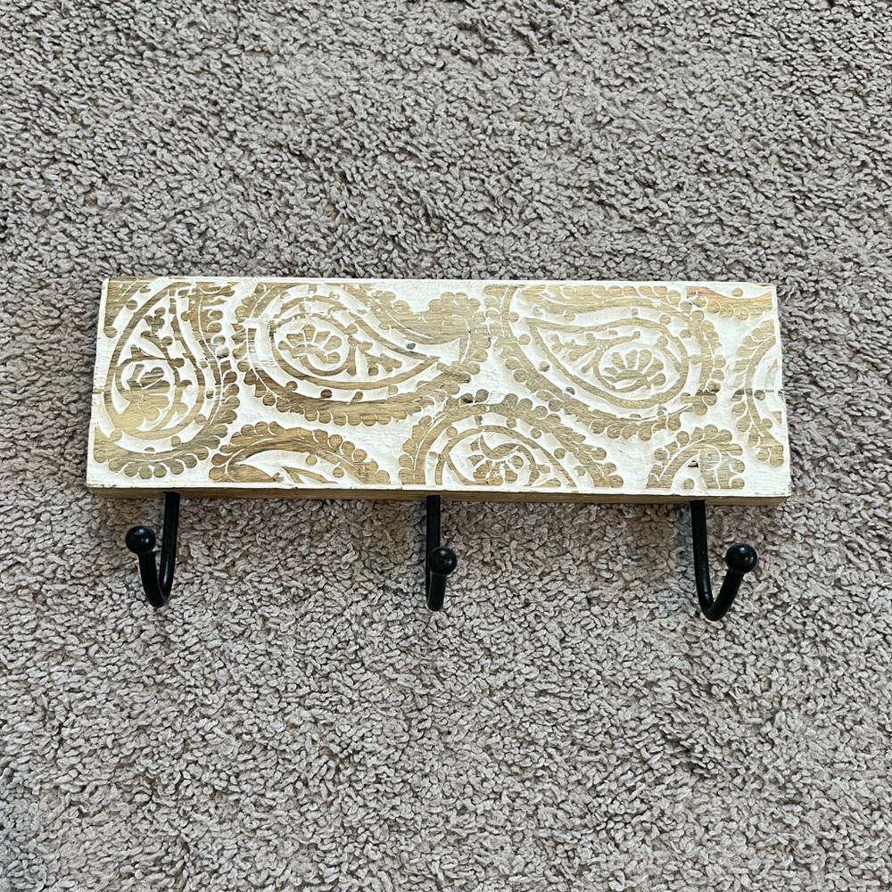 NWT 3-hook Jewelry Holder